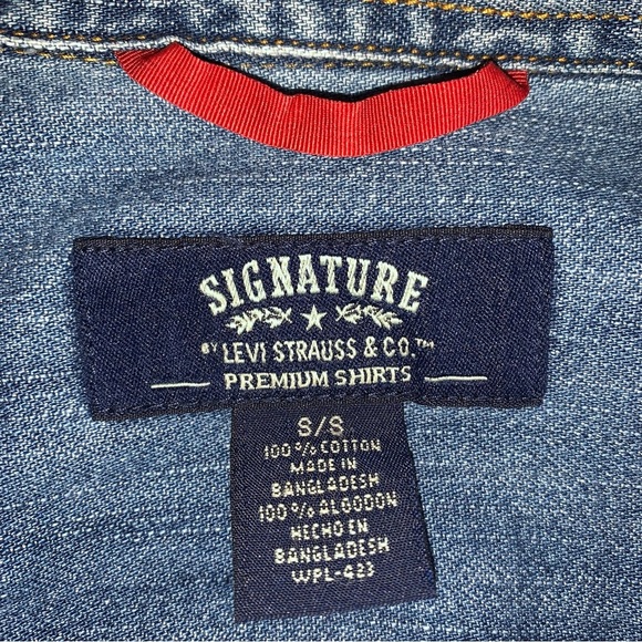 *READ DESCRIPTION* Levi Strauss women’s Signature Denim Shirt Sz Small - Picture 7 of 8